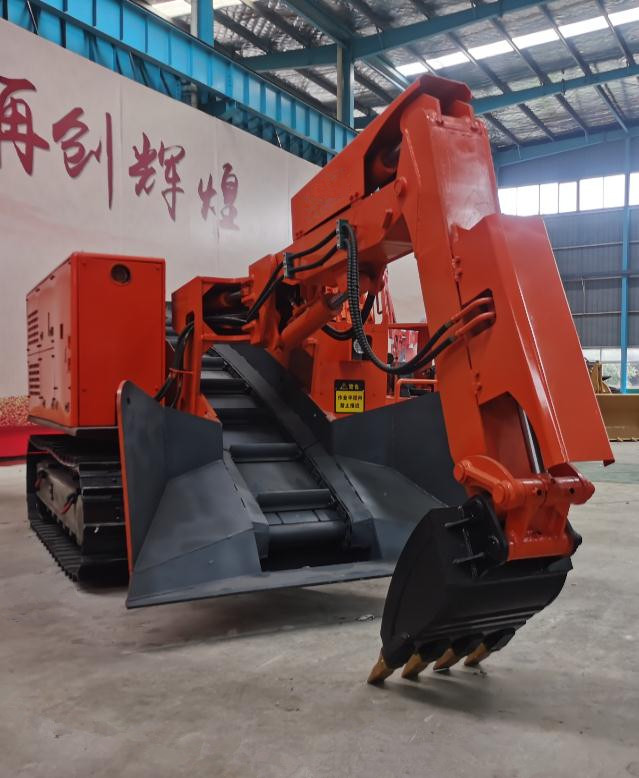 廠房?jī)?nèi)安裝好的履帶刮板扒渣機(jī)